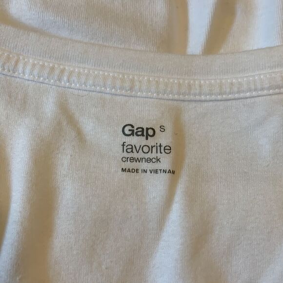 GAP, crew neck white T,.  Never worn, no staining or pitting, Small - Picture 5 of 10